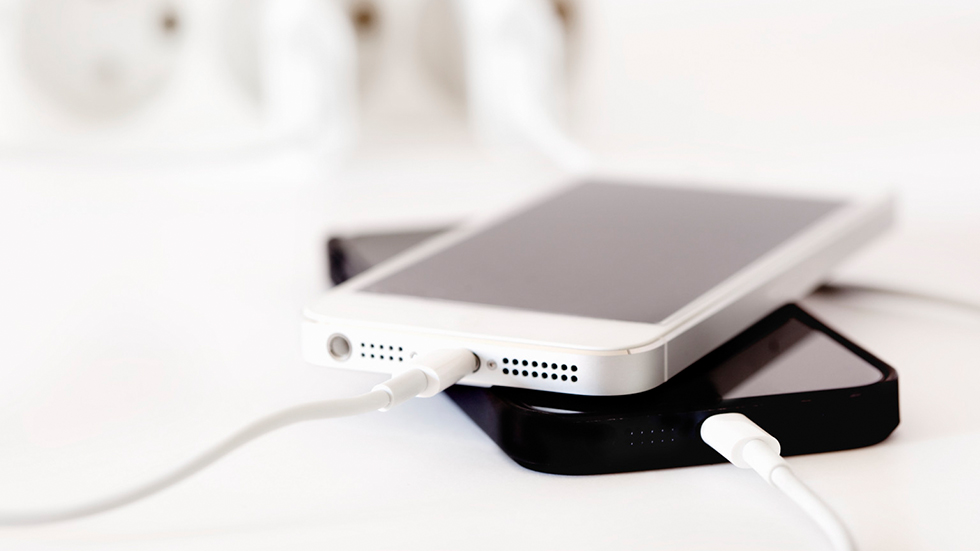 Можно ли оставлять iPhone на зарядке на ночь?