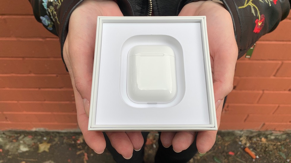 AirPods в коробке
